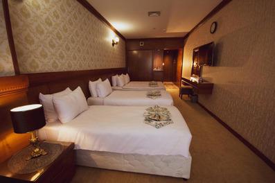 اتاق چهار تخته هتل فدک الزهرا مشهد با تمامی تجهیزات