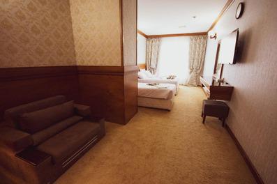 اتاق سه تخته هتل فدک الزهرا مشهد با امکانات