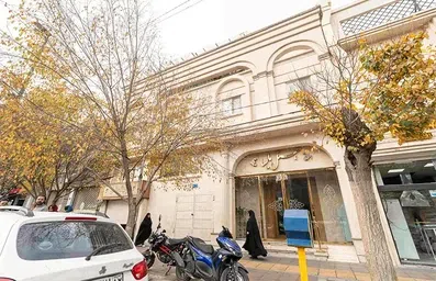 نمای ساختمان دو طبقه هتل مایسا (ملیسا سابق) مشهد
