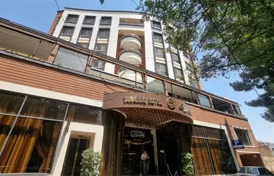 نمای بیرونی و سردر هتل تبرک مشهد