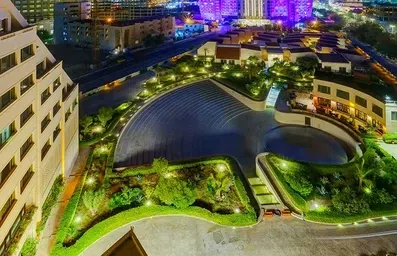 ویو هتل در شب