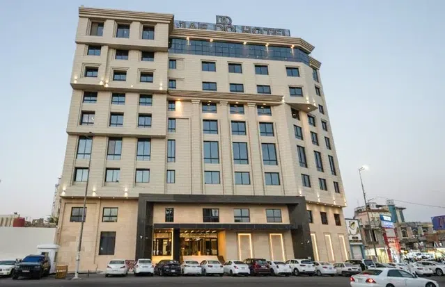 نمای ساختمان بلند هتل نجف دو