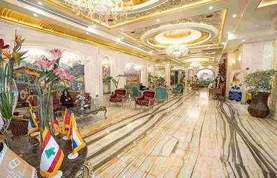 لابی بزرگ و مجلل هتل 5 ستاره نگین مصلی مشهد با مبلمان سلطنتی