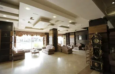 لابی هتل پاپیون عباس آباد