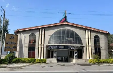 نمای ساختمان اصلی هتل پاپیون عباس آباد