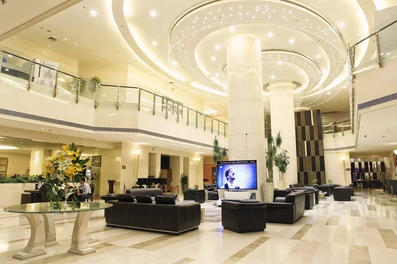 لابی بزرگ هتل پارسیان آزادی تهران