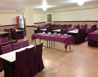 رستوارن و میز ناهار خوری