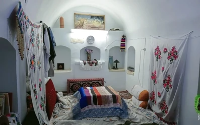 اتاق کرسی اقامتگاه بوم گردی سرای جام سمنان