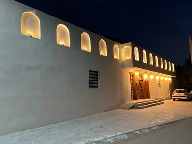 نمای کلی در شب اقامتگاه بومگردی ستاره خلف قشم