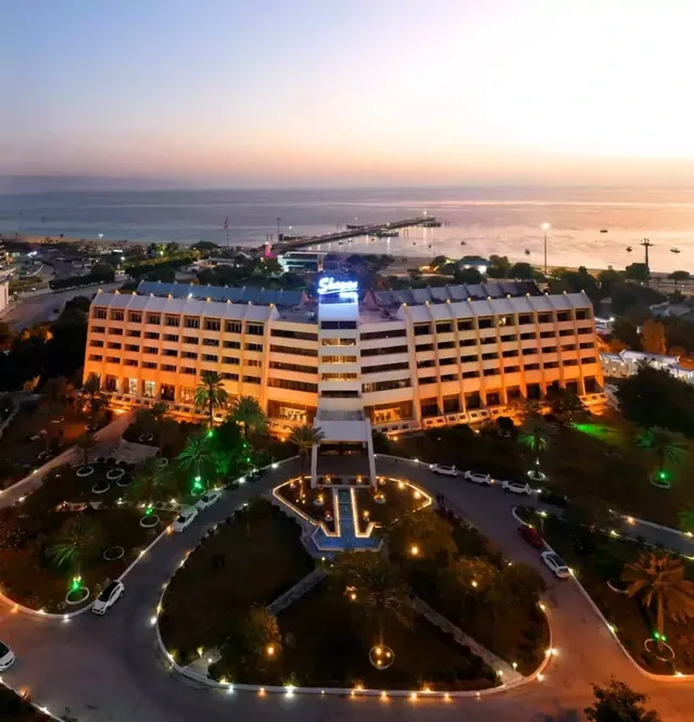 نمای کلی ساختمان هتل شایان کیش از بالا