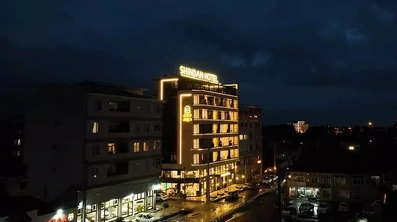 نمای کلی هتل شیندان آستارا در شب