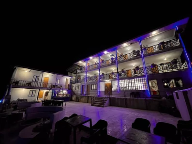 نمای کلی هتل سوباتان تالش در شب