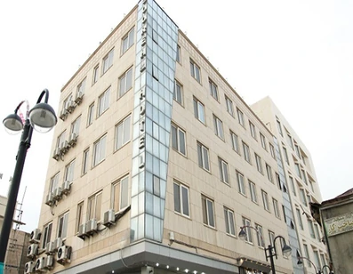 نمای کلی ساختمان از بیرون