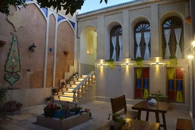 نمای کلی اقامتگاه بومگردی سووشون شیراز