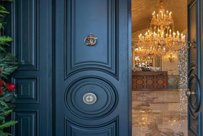 نمای ورودی هتل ترلان السلطنه بندر انزلی