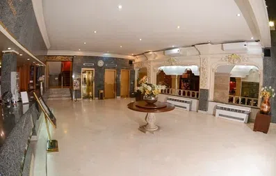 لابی بزرگ و مجلل هتل تارا مشهد