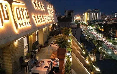 نمای هتل تارا مشهد و تراس آن از بالا