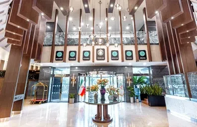 لابی و ورودی هتل تهران رویال تهران از داخل ساختمان