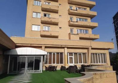 هتل تورال تبریز- ساختمان آجرنما با بالکن چشم نواز