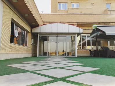 هتل تورال تبریز- چمن فرش جذاب