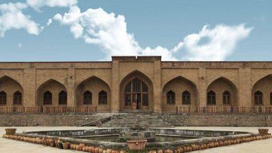 نمای بیرونی کاروانسرا