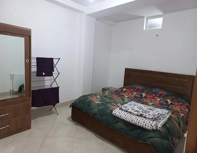 تخت خواب دونفره  و آینه