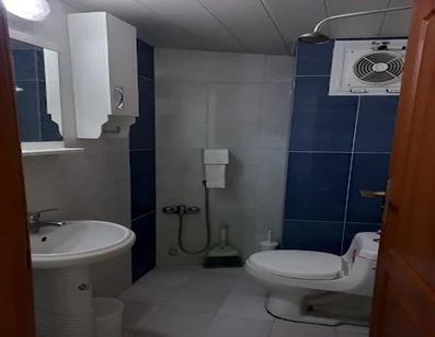 توالت فرنگی با کاشی آبی