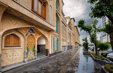 نمای اقامتگاه تاریخی گران میراث تهران و ورودی رستوران دلگشا