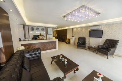 لابی مبله و پذیرش مهمانپذیر مهر و ماه مشهد