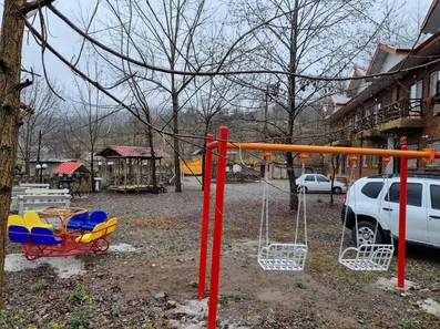 تب و وسایل بازی بچه ها