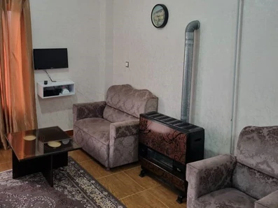 مبله و دارای بخاری  و تلویزیزون