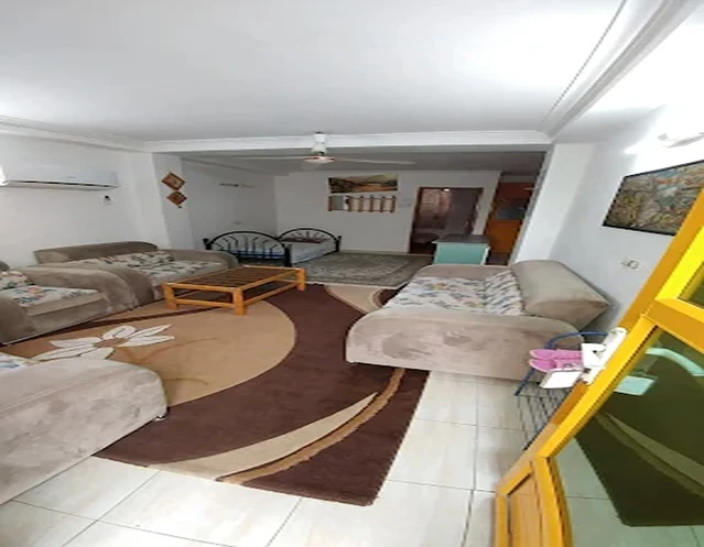 اتاق خواب دونفره با میز ناهارخوری