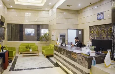 پذیرش هتل آپارتمان شکوه ایمان مشهد با نمای تمام سنگ مرمر