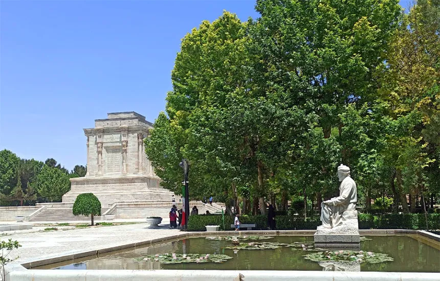 آرامگاه فردوسی از زاویه مجسمه فردوسی