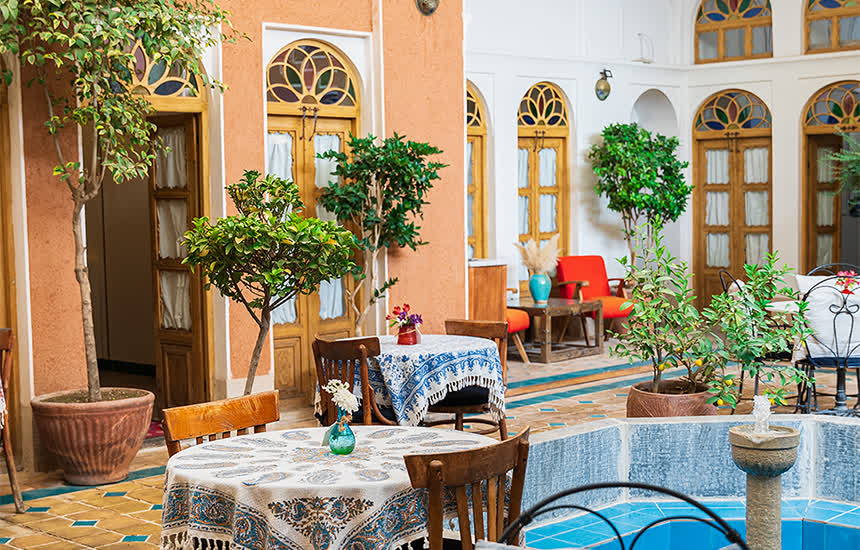 کافه رستوران موسیو آراکل رستوران های اصفهان؛ از سنتیترین تا لوکسترینها