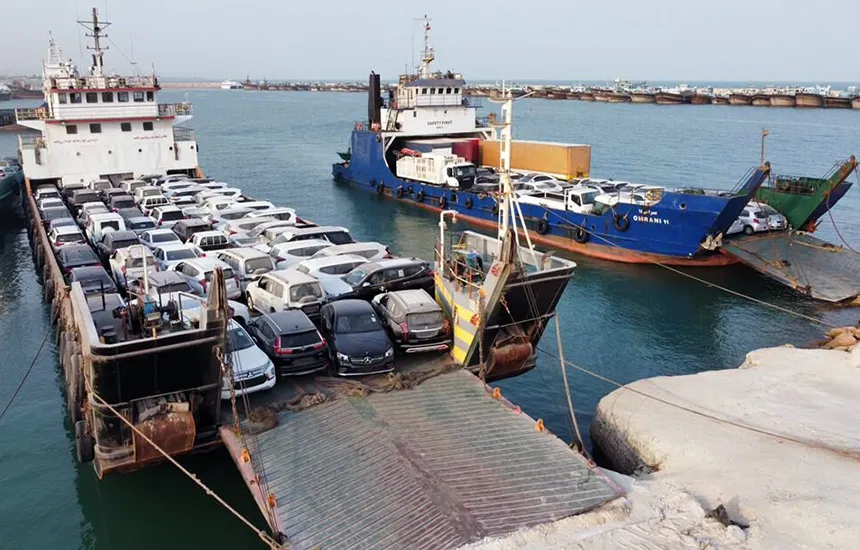 شناورهای خودرویی در بندر لنگه