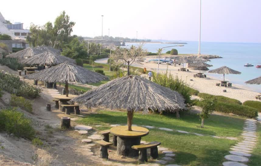 ساحل مرجان کیش بهترین ساحل کیش برای عکاسی؛ از کشتی یونانی تا درختان نارگیل