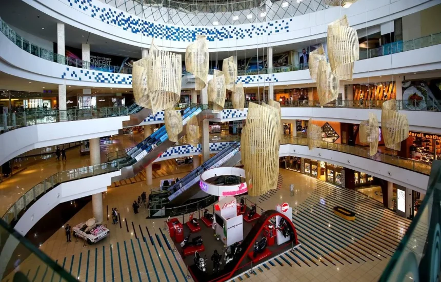 داخل پاساژ سیتی سنتر اصفهان