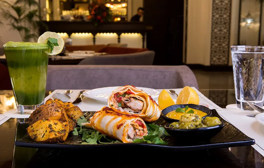 یک پرس غذا در رستورانی لاکچری در تهران