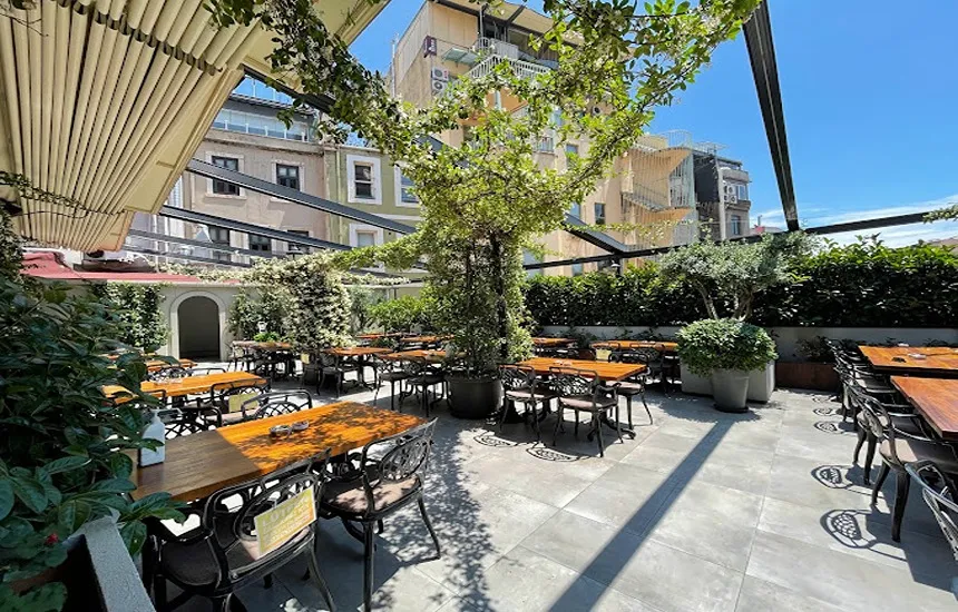 رستوران ریحون استانبول؛ چشیدن طعم غذای ایرانی در قلب ترکیه