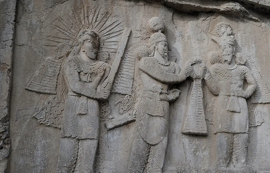 سنگ‌نگاره ایزدان زرتشتی در ایران باستان