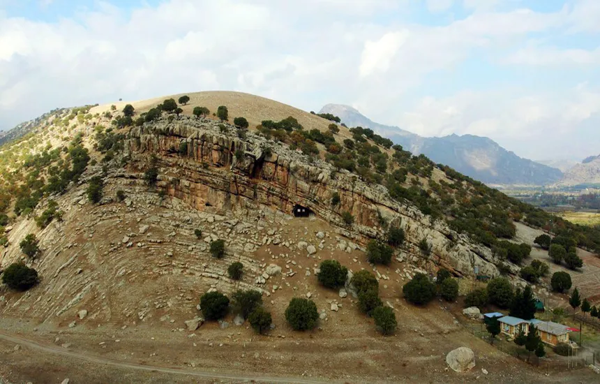 غارهای دره خرم آباد؛ قدیمی‌ترین سکونتگاه انسانی در غرب آسیا