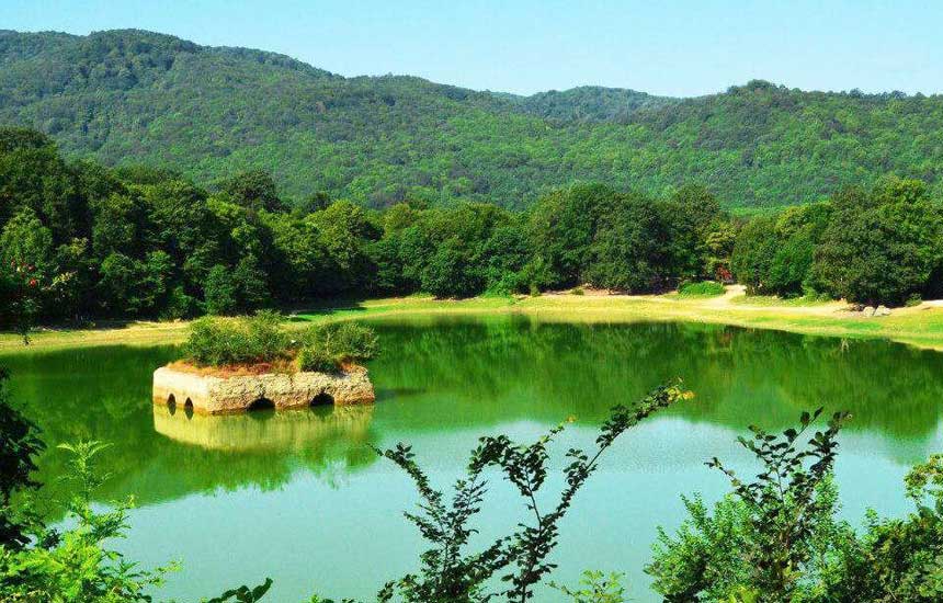 دریاچه الیمالات؛ تجربه طبیعت بکر و چشم‌انداز آرام